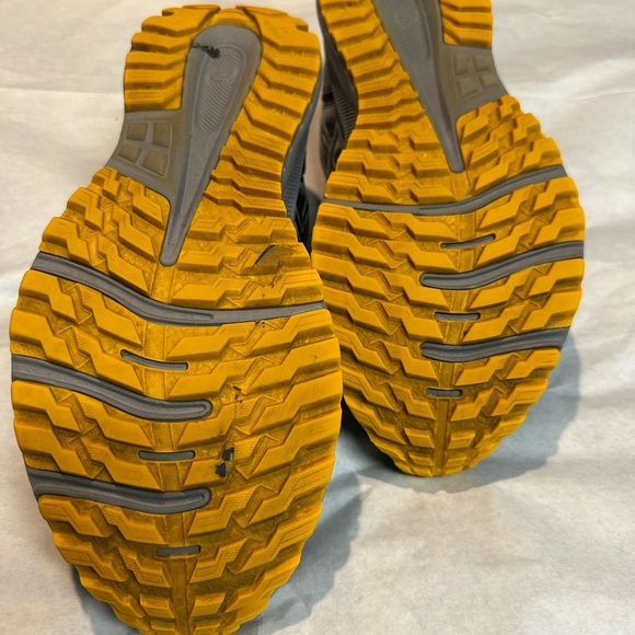 ASICS Black and Gray Sneakers with Yellow Soles - Picture 3 of 11